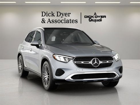 Used 2025 Mercedes-Benz GLC 300 4MATIC image 35