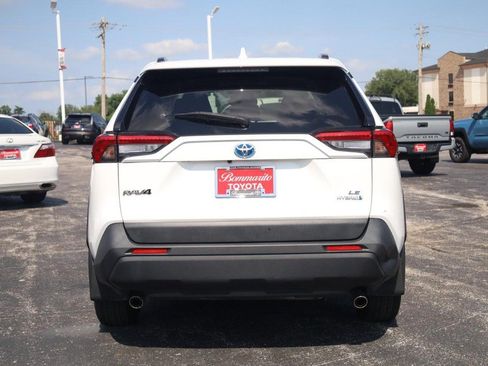Used 2022 Toyota RAV4 LE AWD/4WD image 4