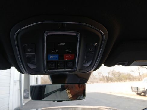 Used 2024 Jeep Grand Cherokee L Limited w/ Luxury Tech Group II image 18