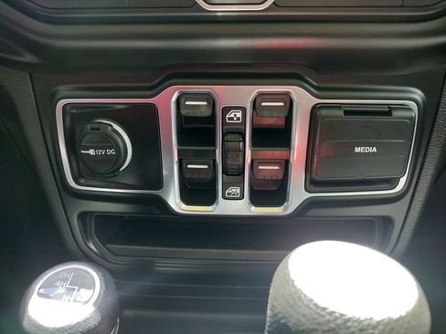 Used 2022 Jeep Wrangler Unlimited Sport AWD/4WD image 29