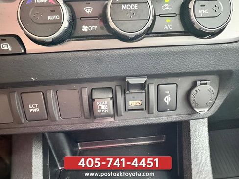 Used 2022 Toyota Tacoma TRD Off-Road AWD/4WD image 13