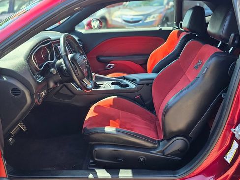 Used 2018 Dodge Challenger R/T Scat Pack w/ Leather Interior Group RWD image 22
