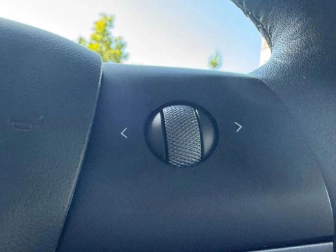 Used 2023 Tesla Model 3 Standard Range image 17