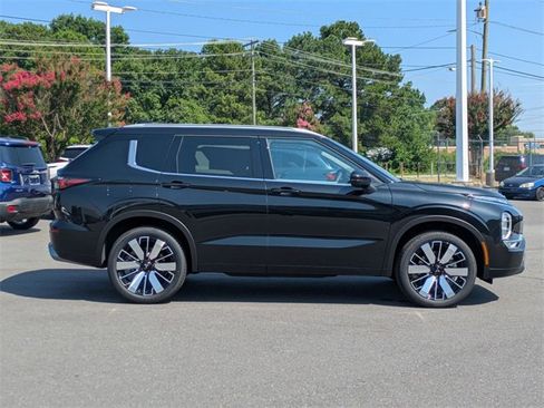 New 2025 Mitsubishi Outlander SEL image 2