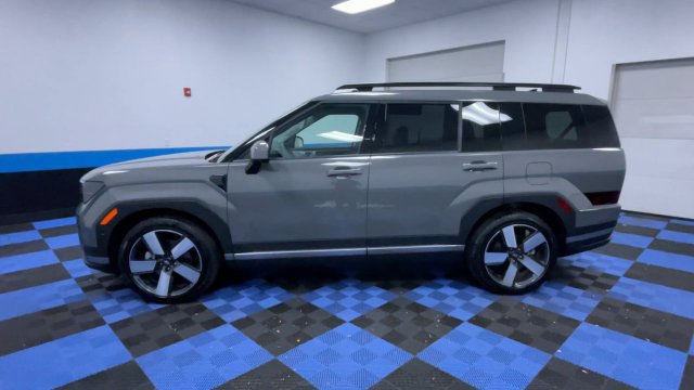 Used 2025 Hyundai Santa Fe Limited AWD/4WD image 5