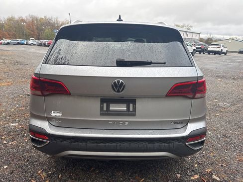 Used 2022 Volkswagen Taos SEL image 8