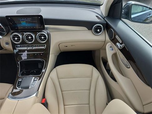 Used 2022 Mercedes-Benz GLC 300 4MATIC image 13