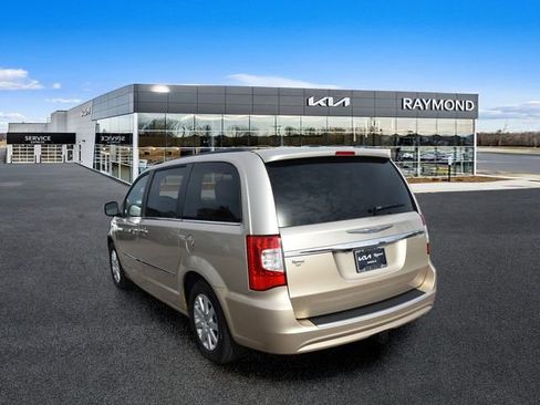 Used 2014 Chrysler Town & Country Touring w/ Trailer Tow Group FWD image 5