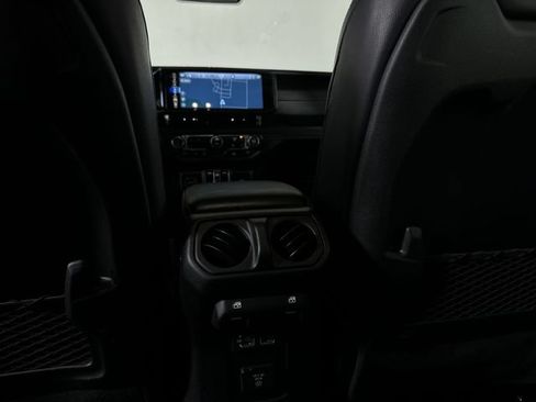 Used 2024 Jeep Wrangler Unlimited Sahara w/ Technology Group AWD/4WD image 22