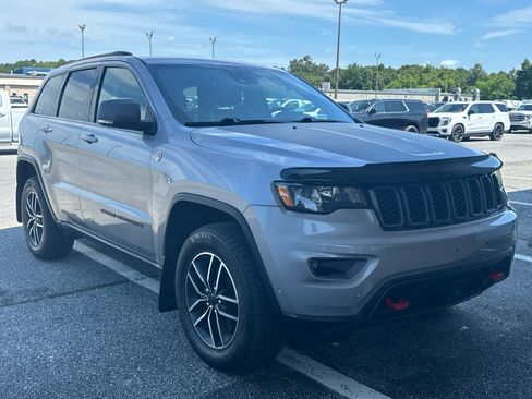 Used 2021 Jeep Grand Cherokee Trailhawk w/ Trailhawk Luxury Group AWD/4WD image 2