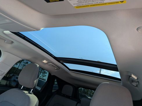 Used 2022 Ford Escape SE w/ SE Sport Appearance Package image 20