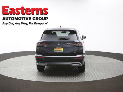 Used 2025 Mitsubishi Outlander SE FWD image 38