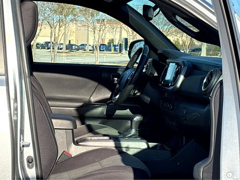 Used 2022 Toyota Tacoma image 6
