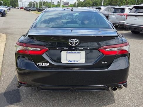 Used 2021 Toyota Camry SE FWD image 11