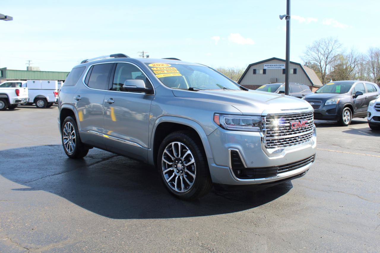 Used 2023 GMC Acadia Denali w/ Denali Ultimate Package AWD/4WD image 3