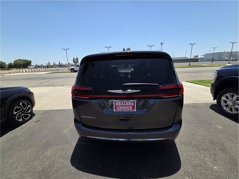 Used 2022 Chrysler Pacifica Touring-L FWD image 6