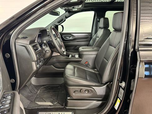 Used 2024 Chevrolet Suburban RST w/ Luxury Package image 11