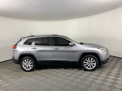 Used 2016 Jeep Cherokee Limited image 2