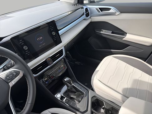 New 2026 Volkswagen Taos SE FWD image 16