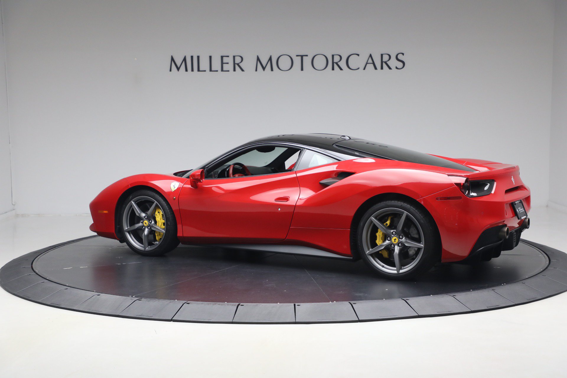 Certified 2018 Ferrari 488 GTB RWD image 4