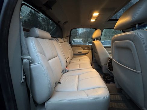 Used 2012 Chevrolet Avalanche LT image 26