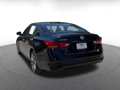 Used 2025 Nissan Altima 2.5 SV FWD image 11