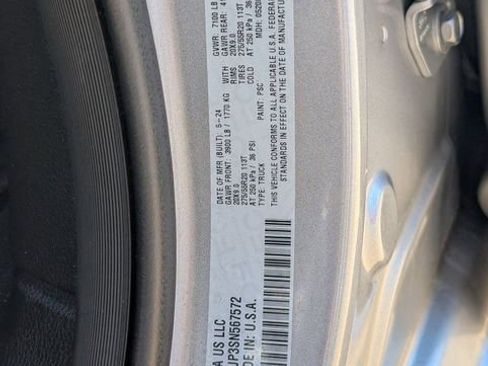 Used 2025 RAM 1500 Laramie image 31