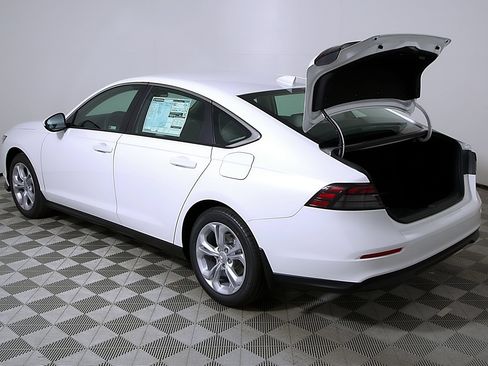 Used 2025 Honda Accord LX image 10