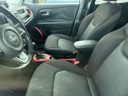 Used 2016 Jeep Renegade Trailhawk AWD/4WD image 8