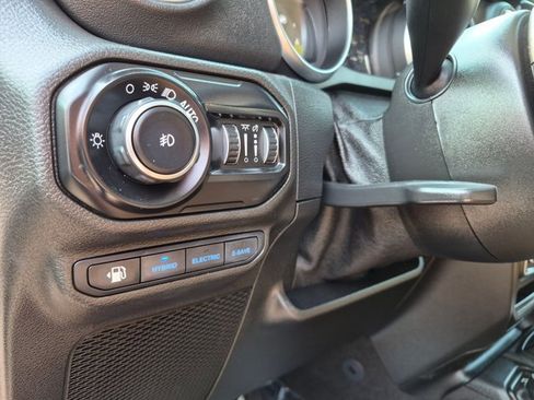 Used 2021 Jeep Wrangler Unlimited Sahara w/ Cold Weather Group AWD/4WD image 17
