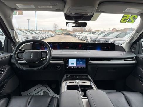 Certified 2025 Lincoln Navigator L Reserve image 17