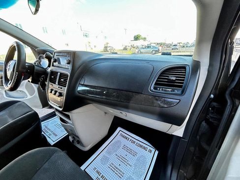 Used 2016 Dodge Grand Caravan image 22