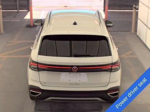 Used 2025 Volkswagen Taos SE FWD image 7