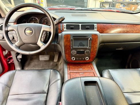 Used 2014 Chevrolet Suburban LTZ image 13