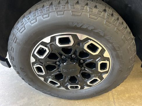 Used 2024 GMC Sierra 3500 Denali w/ Denali Reserve Package image 9