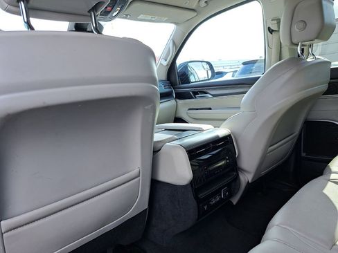 Used 2024 Jeep Wagoneer L Series II image 22