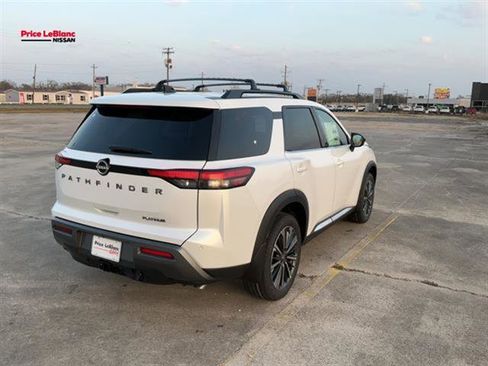 New 2026 Nissan Pathfinder Platinum FWD image 4