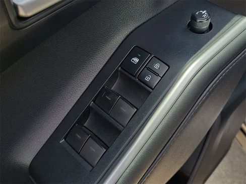 Used 2020 Toyota Highlander XLE image 20