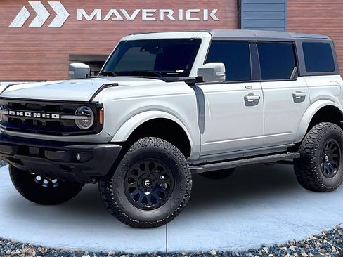 Used 2023 Ford Bronco Outer Banks AWD/4WD image 3