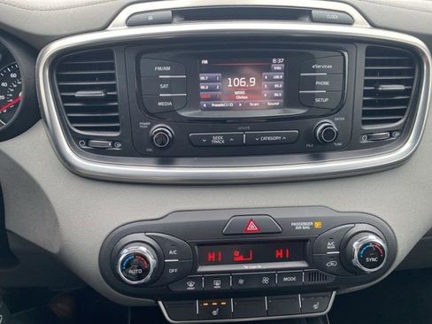 Used 2016 Kia Sorento EX image 12