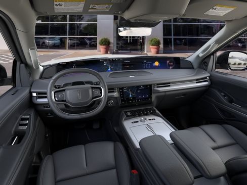 New 2026 Lincoln Navigator Premiere AWD/4WD image 9