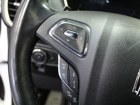 Used 2017 Lincoln MKX Reserve w/ Driver Assistance Package image 10