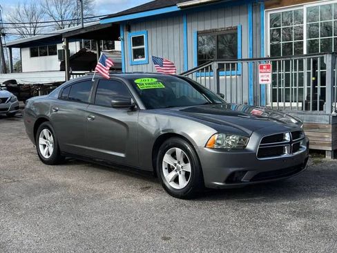 Used 2012 Dodge Charger SE image 4
