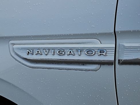 Used 2023 Lincoln Navigator Reserve AWD/4WD image 14