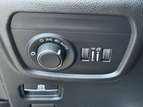 Used 2025 Jeep Grand Cherokee Altitude AWD/4WD image 21