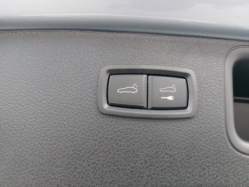 Certified 2025 Porsche Macan image 15