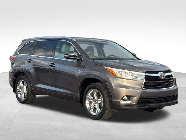 Used 2015 Toyota Highlander Limited w/ Driver Technology Package AWD/4WD image 12