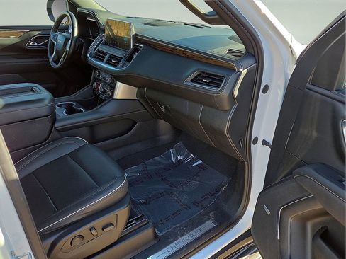 Used 2023 Chevrolet Suburban Premier image 12