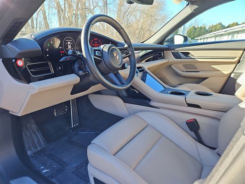 Certified 2025 Porsche Taycan 4S image 4