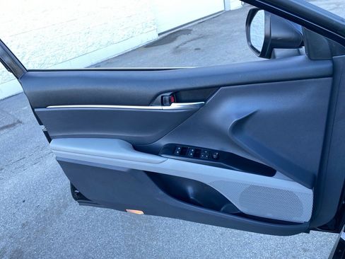 Used 2019 Toyota Camry LE image 20